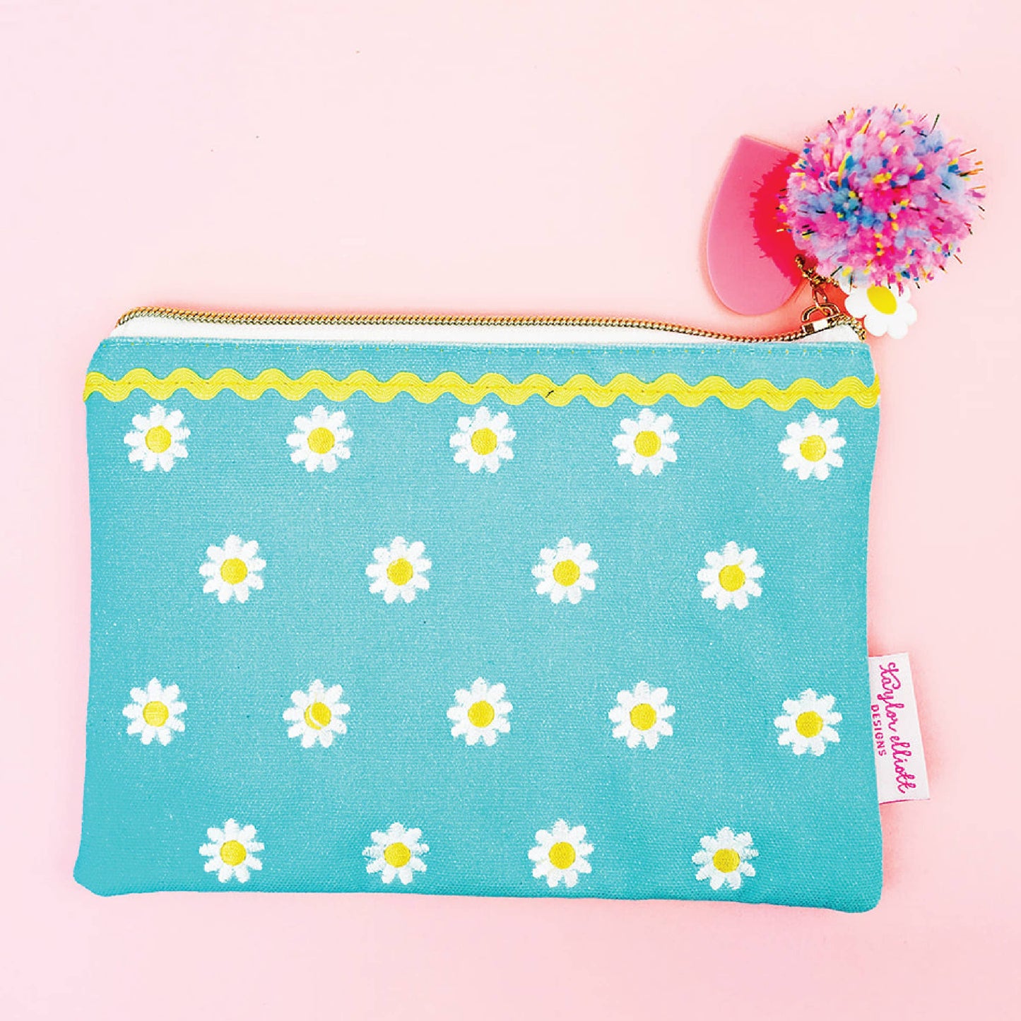 Embroidered Daisy Darling Pouch - Medium